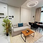 Central Stay 1 Bed Junior Near Cleveland And Abu Dhabi Mall